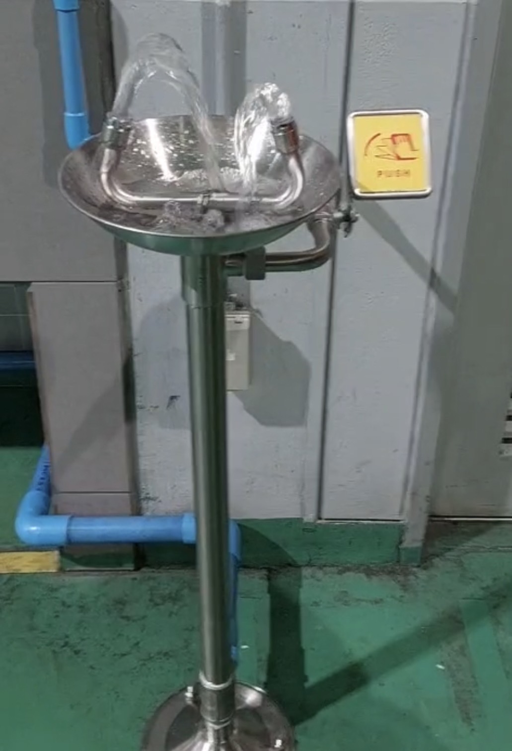 ติดตั้งอ่างล้างตาฉุกเฉิน Emergency Eyewash