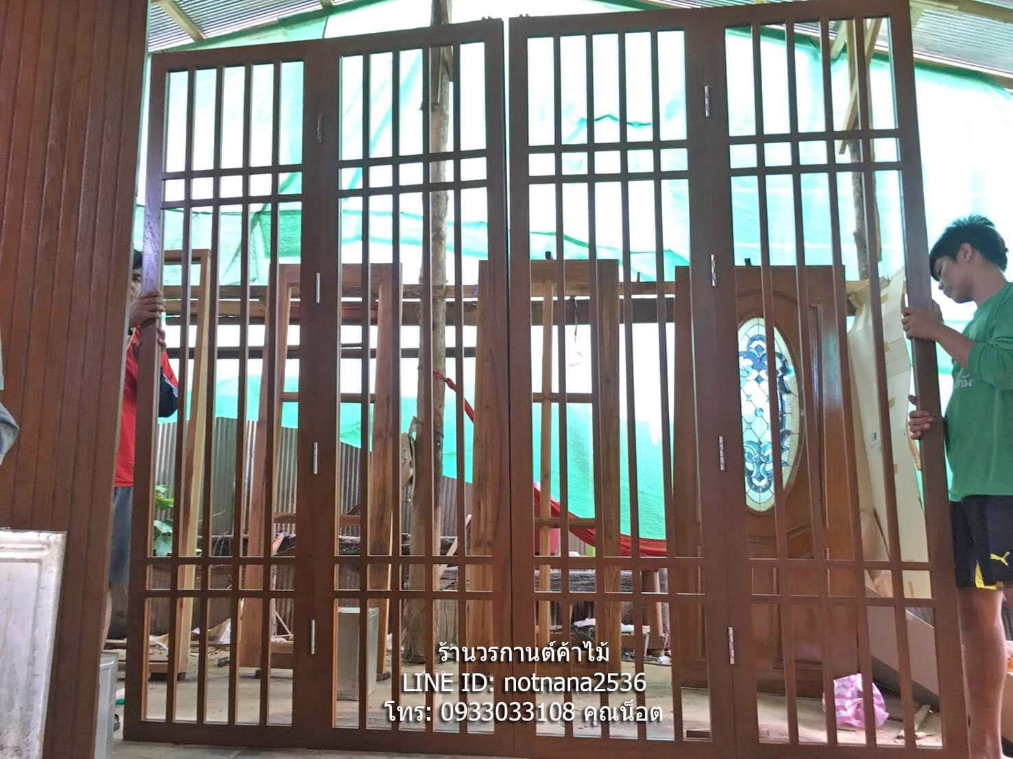 ประตูบานเฟี้ยมไม้สัก
