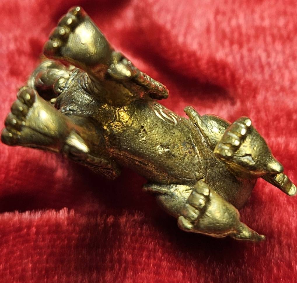 * "พญาสิงห์หลวง มหาอำนาจ วาสนา บารมี "ชุดกรรมการ" (1 ชุด มี 3 พญาสิงห์หลวง) วัดศรีมุงเมือง ต.ลวงเหนือ อ.ดอยสะเก็ด จ.เชียงใหม่ 11 มิถุนายน พ.ศ. 2557..! "ชุดกรรมการ" (1 ชุด มี 3 พญาสิงห์หลวง) ประกอบด้วย "เนื้อสัมฤทธิ์เขียว,เนื้