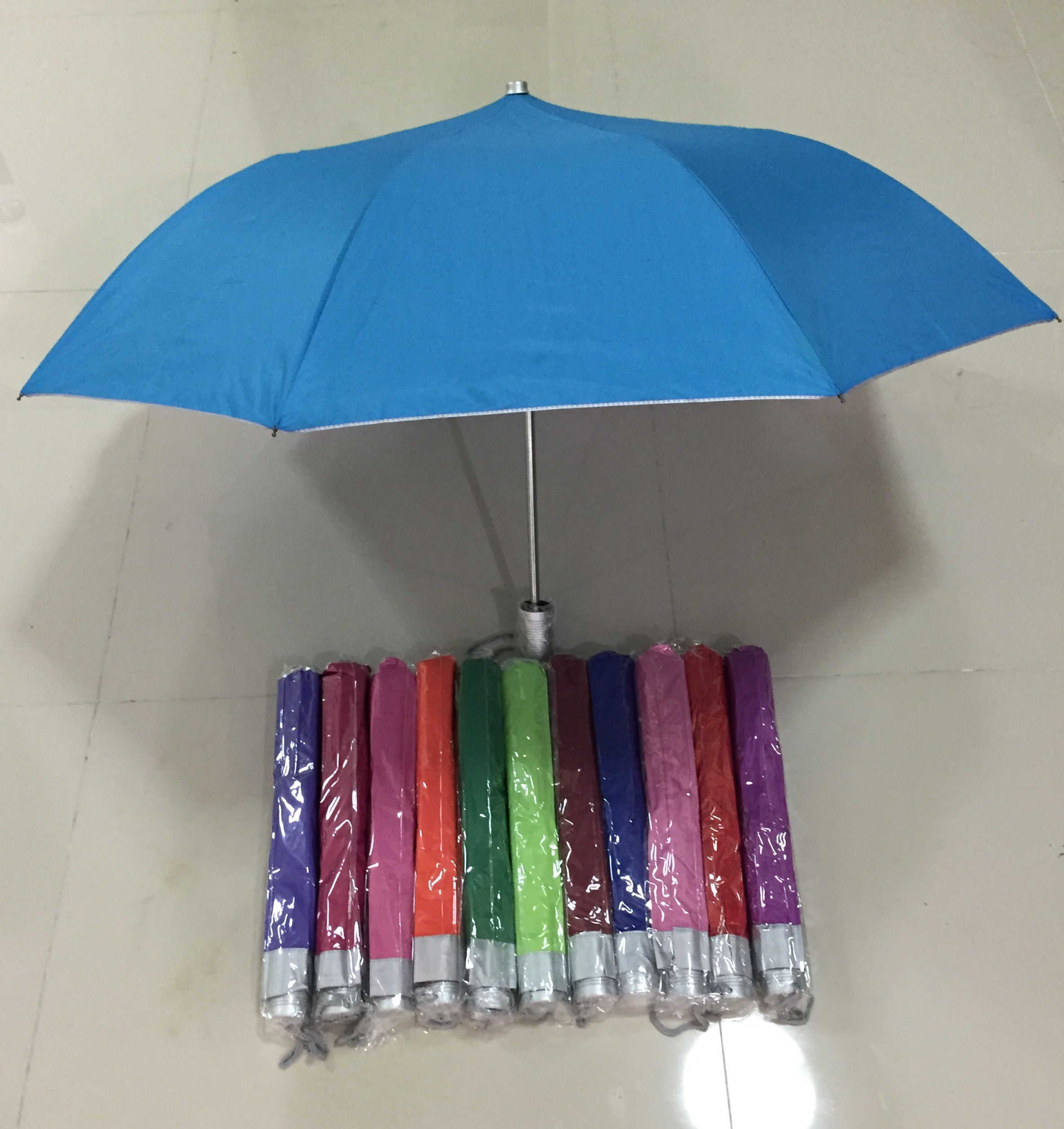 ร่มพับ 2 ตอน ผ้าร่มเคลือบยูวี โครงโลหะ มือเปิด ด้ามจับร้อยเชือก ปลอกผ้า คละสี