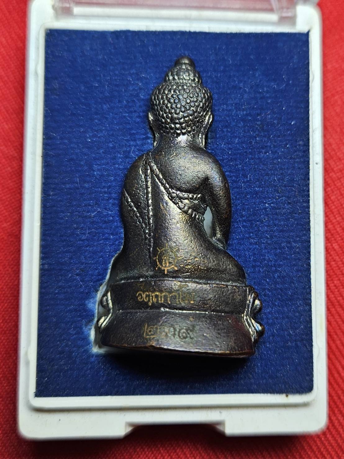 * "พระกริ่งรุ่นแรก หลวงปู่ครูบาสิงห์แก้ว อตฺถกาโม (ครูบาเบิกฟ้า) วัดปางกอง ต.ห้วยแก้ว อ.แม่ออน จ.เชียงใหม่ 4 ตุลาคม พ.ศ. 2552..! "เนื้อทองแดงรมดำ" (ตอกโค๊ต ตัว "ก" ที่ใต้ฐาน ขององค์พระ)...(ที่ด้านหลัง ขององค์พระ เลเซอร์โค๊ต-หมายเล