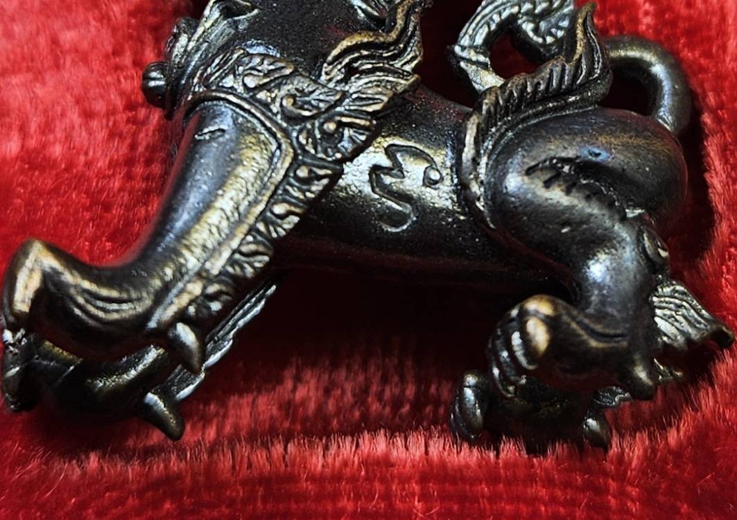 * "พญาสิงห์หลวง มหาอำนาจ วาสนา บารมี "ชุดกรรมการ" (1 ชุด มี 3 พญาสิงห์หลวง) วัดศรีมุงเมือง ต.ลวงเหนือ อ.ดอยสะเก็ด จ.เชียงใหม่ 11 มิถุนายน พ.ศ. 2557..! "ชุดกรรมการ" (1 ชุด มี 3 พญาสิงห์หลวง) ประกอบด้วย "เนื้อสัมฤทธิ์เขียว,เนื้