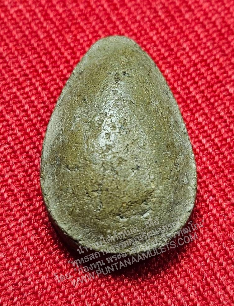 * "พระผงพิมพ์หยดน้ำ หรือ พิมพ์กลีบบัว หลวงปู่สี ฉันทสิริ วัดเขาถ้ำบุญนาค อ.ตาคลี จ.นครสวรรค์ ปี พ.ศ. 2517..! "เนื้อผงแก่ชานหมาก" (หายากมาก)