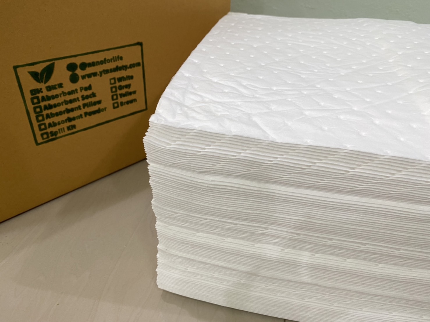 แผ่นดูดซับน้ำมัน Oil Absorbent Pad