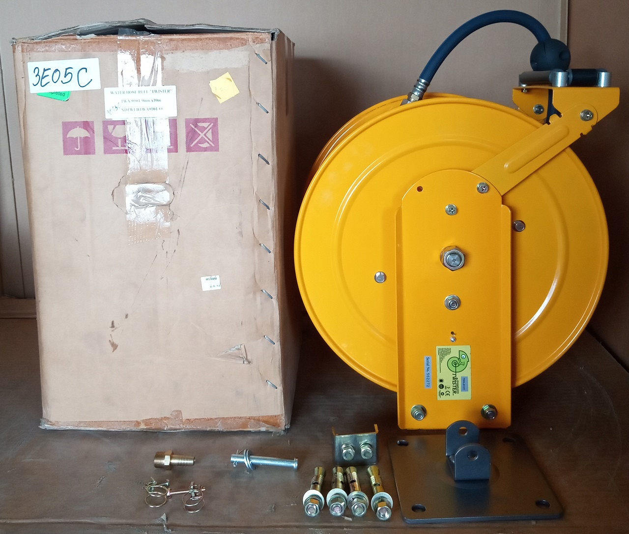 โรลม้วนสายน้ำ อัตโนมัติ TWISTER รุ่น TWA-910T