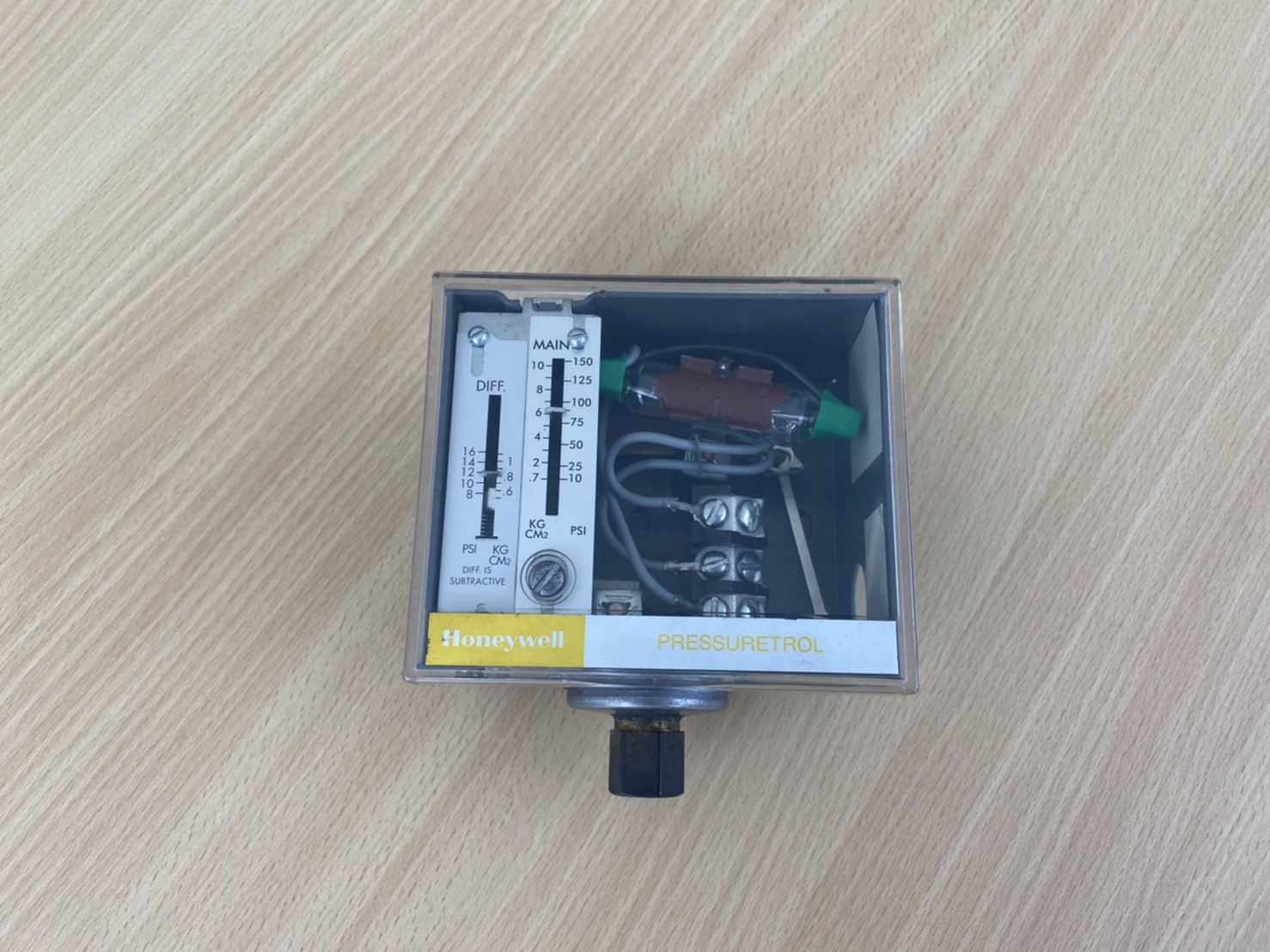 Pressure Controller ยี่ห้อ HONEYWELL รุ่น L604A 1185