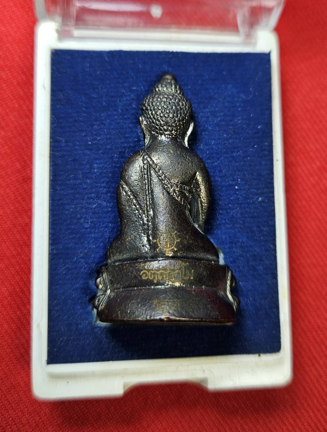 * "พระกริ่งรุ่นแรก หลวงปู่ครูบาสิงห์แก้ว อตฺถกาโม (ครูบาเบิกฟ้า) วัดปางกอง ต.ห้วยแก้ว อ.แม่ออน จ.เชียงใหม่ 4 ตุลาคม พ.ศ. 2552..! "เนื้อทองแดงรมดำ" (ตอกโค๊ต ตัว "ก" ที่ใต้ฐาน ขององค์พระ)...(ที่ด้านหลัง ขององค์พระ เลเซอร์โค๊ต-หมายเล