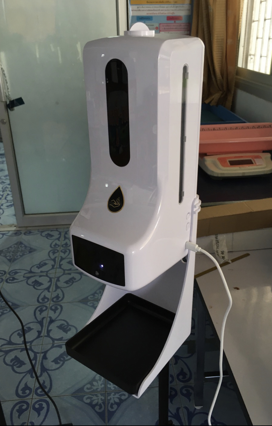 เครื่องวัดอุณหภูมิอัตโนมัติ พร้อมที่จ่ายแอลกอฮอล์ชนิดน้ำ