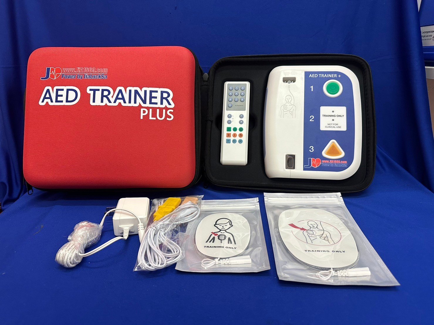 เครื่องฝึกซ้อม AED Trainer