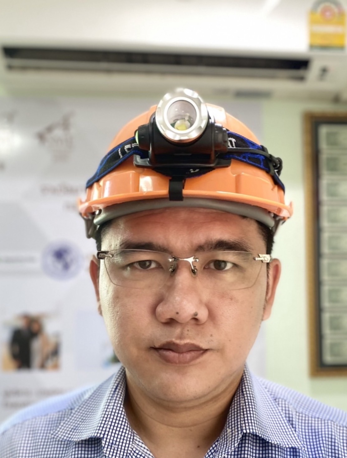 ไฟฉายคาดศรีษะ LED แสงสีขาว ซูมได้ ชาร์จไฟได้ในตัว