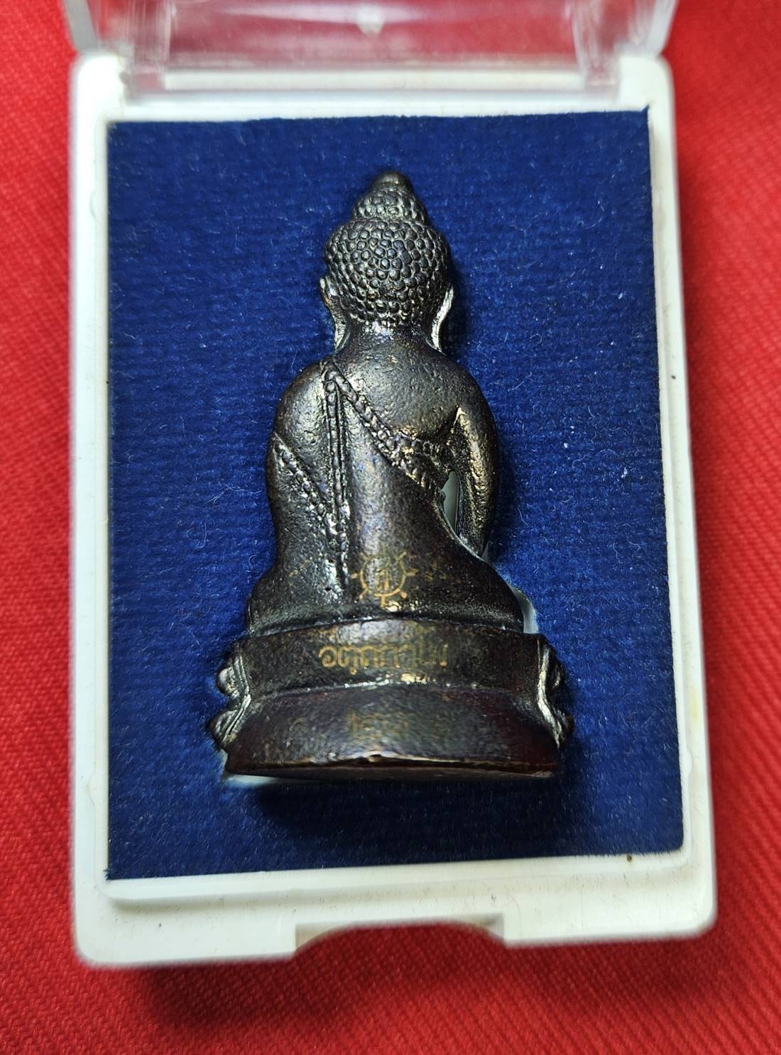 * "พระกริ่งรุ่นแรก หลวงปู่ครูบาสิงห์แก้ว อตฺถกาโม (ครูบาเบิกฟ้า) วัดปางกอง ต.ห้วยแก้ว อ.แม่ออน จ.เชียงใหม่ 4 ตุลาคม พ.ศ. 2552..! "เนื้อทองแดงรมดำ" (ตอกโค๊ต ตัว "ก" ที่ใต้ฐาน ขององค์พระ)...(ที่ด้านหลัง ขององค์พระ เลเซอร์โค๊ต-หมายเล