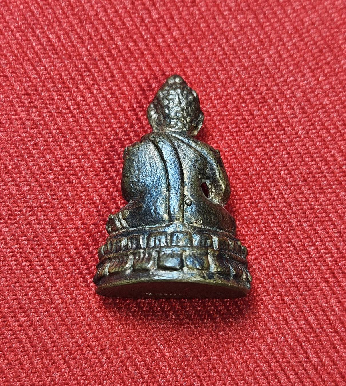 * "พระชัยวัฒน์ "เจริญทรัพย์" หลวงพ่อเจริญ มุนิจารี วัดจันเสน ต.จันเสน อ.ตาคลี จ.นครสวรรค์ ปี พ.ศ. 2553..! "เนื้อนวโลหะ" (ตอกโค๊ต "จันเสน" ที่ใต้ฐาน ขององค์พระ กำกับ)..."สภาพสวยสมบูรณ์ดั้งเดิม...สวยมากๆ...สวยเดิมๆ...