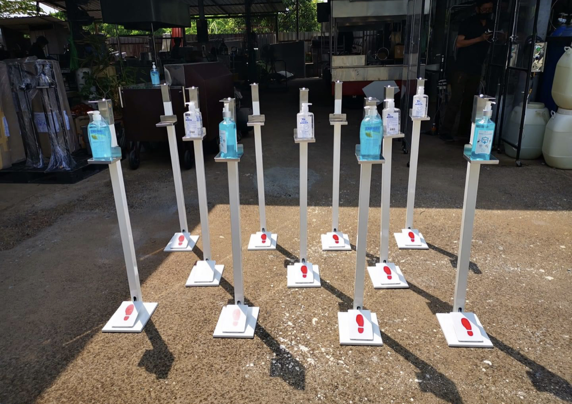 อุปกรณ์จ่ายแอลกอฮอล์แบบเท้าเหยียบ วัสดุเหล็กพ่นสีอบอย่างดี (A)