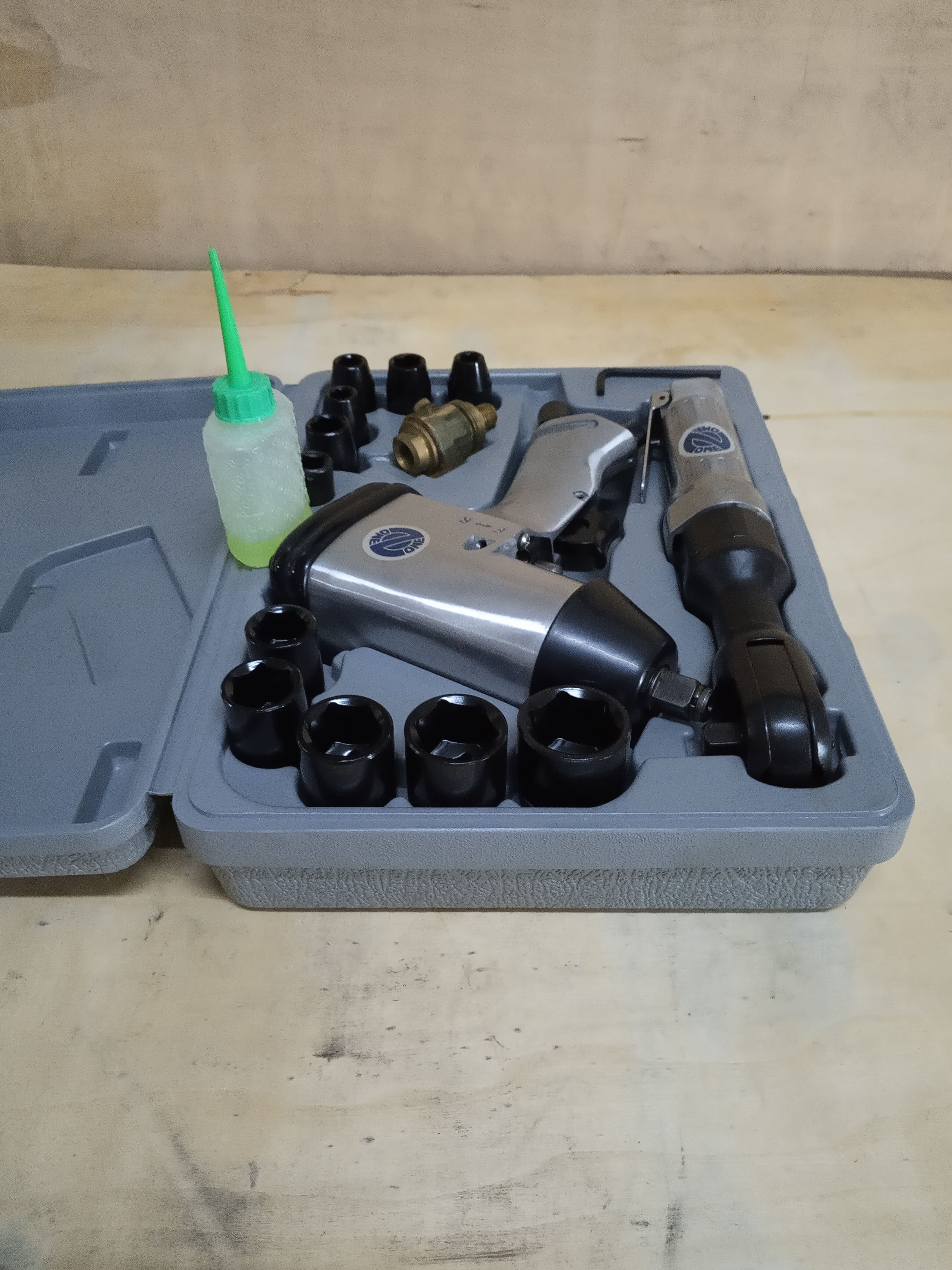 ประแจลม ZK-5201K ขนาด 3/8" พร้อมชุดเครื่องมือและกล่องเก็บอุปกรณ์