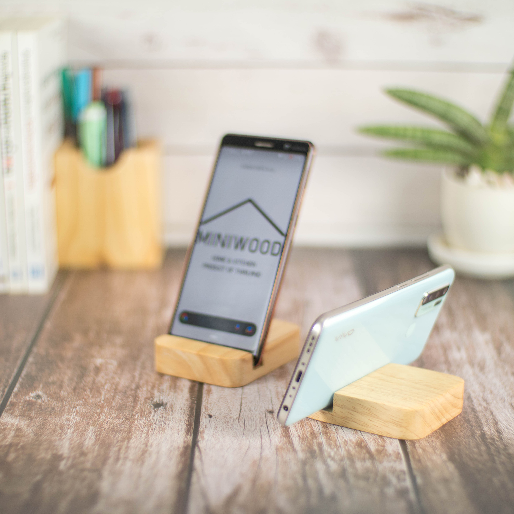 MINIWOOD ที่ตั้งโทรศัพท์ ที่วางโทรศัพท์ ขาตั้งโทรศัพท์ ไม้ยางพารา Phone stand 7x9 เซนติเมตร