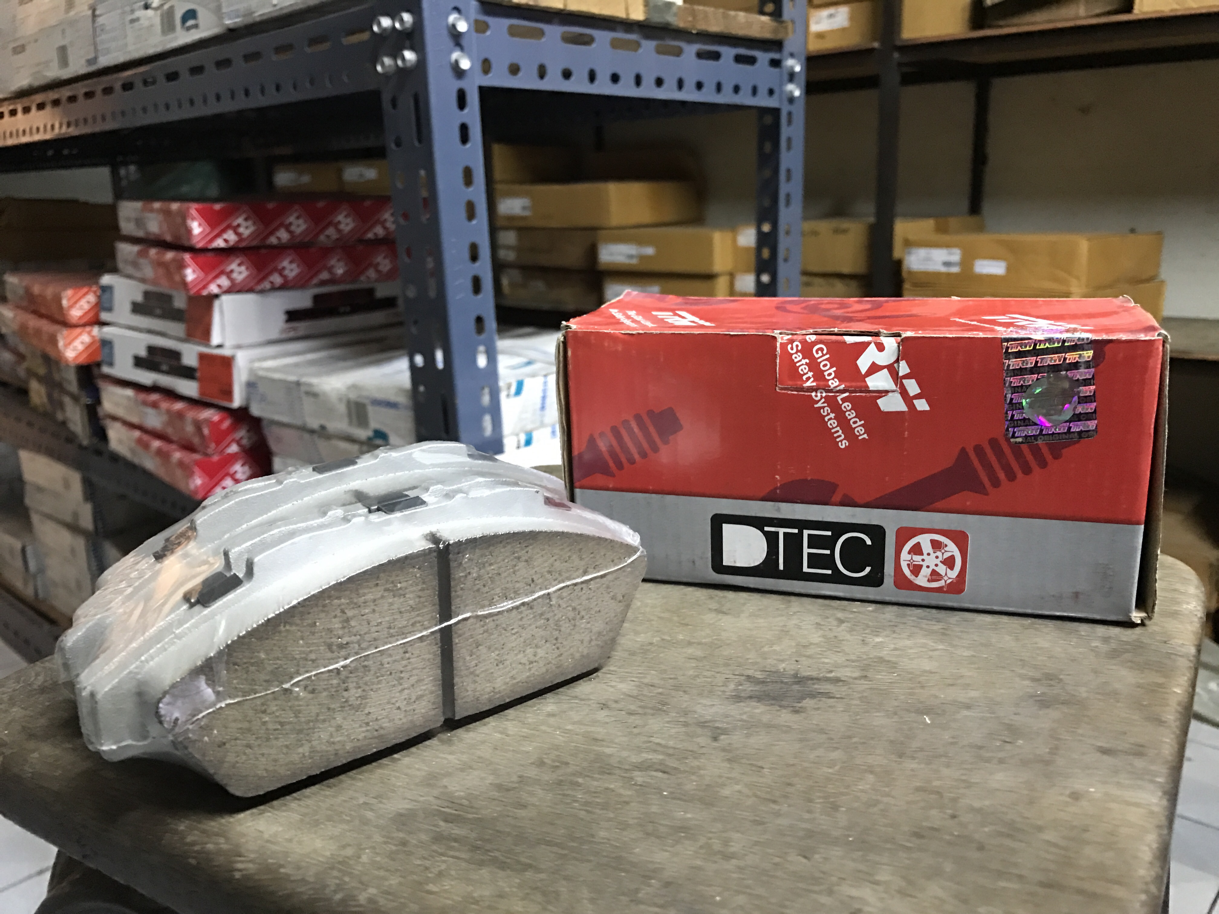 ผ้าเบรค-หน้า Accord 2.0 (ตาเพชร) ปี 90' - 94' (TRW รุ่น DTEC)