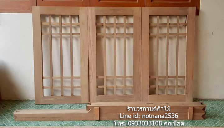 หน้าต่างไม้สัก