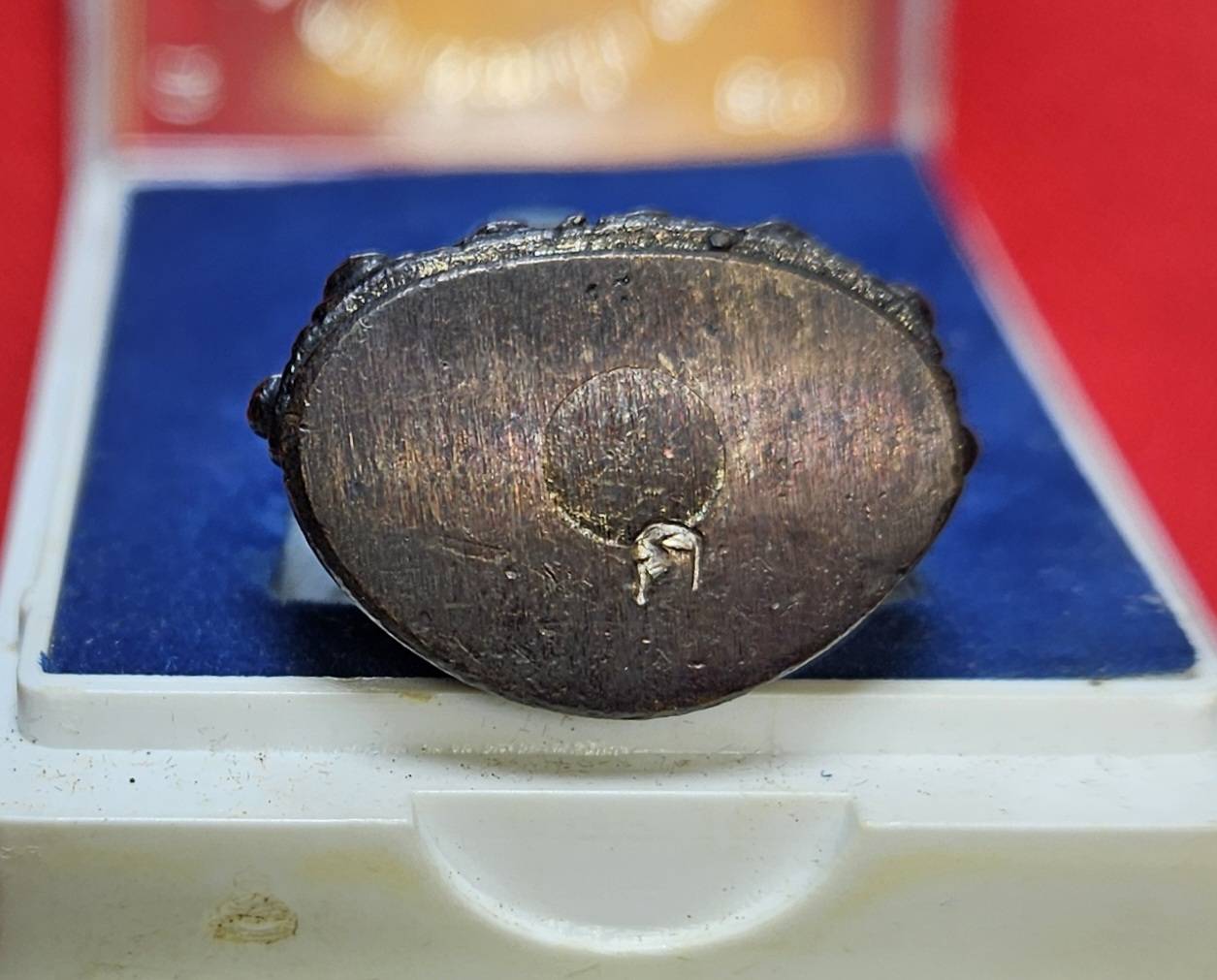 * "พระกริ่งรุ่นแรก หลวงปู่ครูบาสิงห์แก้ว อตฺถกาโม (ครูบาเบิกฟ้า) วัดปางกอง ต.ห้วยแก้ว อ.แม่ออน จ.เชียงใหม่ 4 ตุลาคม พ.ศ. 2552..! "เนื้อทองแดงรมดำ" (ตอกโค๊ต ตัว "ก" ที่ใต้ฐาน ขององค์พระ)...(ที่ด้านหลัง ขององค์พระ เลเซอร์โค๊ต-หมายเล