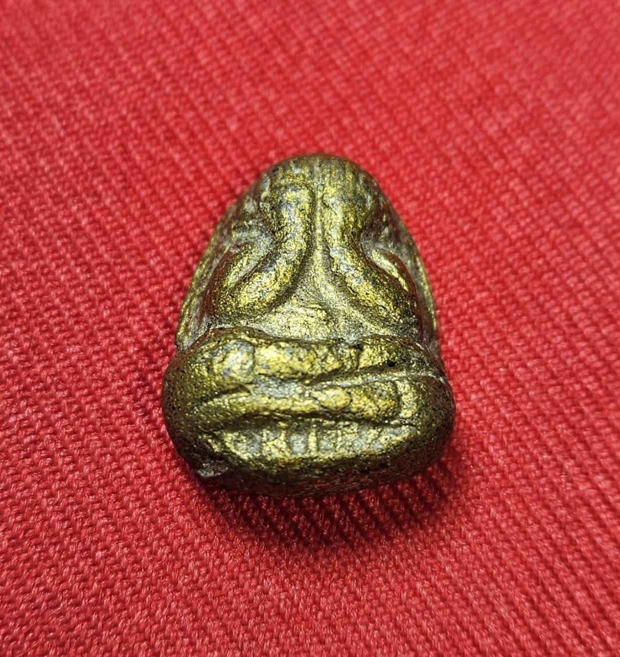 * "พระปิดตา "รุ่นแรก" หลวงปู่ครูบาคำหล้า สังวโร ภิกขุ "เนื้อผงใบลาน คลุกรัก จุ่มรัก ลงทอง" วัดพระธาตุดอยจอมสักสังวราม ต.บ้านดู่ อ.เมือง จ.เชียงราย ปี พ.ศ. 2507..! "สภาพสวยสมบูรณ์ดั้งเดิม...สวยมากๆ...สวยเดิมๆ...ไม่ผ่านการใช้..