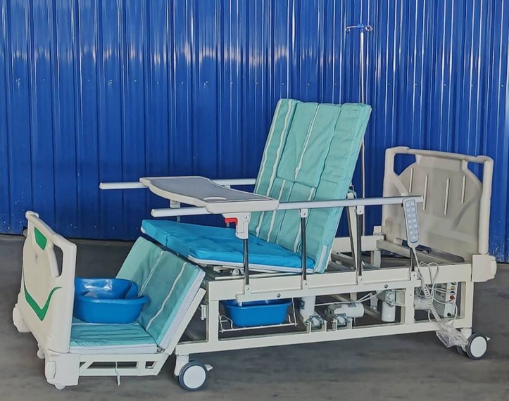 เตียงผู้ป่วยระบบไฟฟ้า 5 ฟังก์ชั่น ราวกั้นแบบสไลด์ รุ่น D04-cp-h04