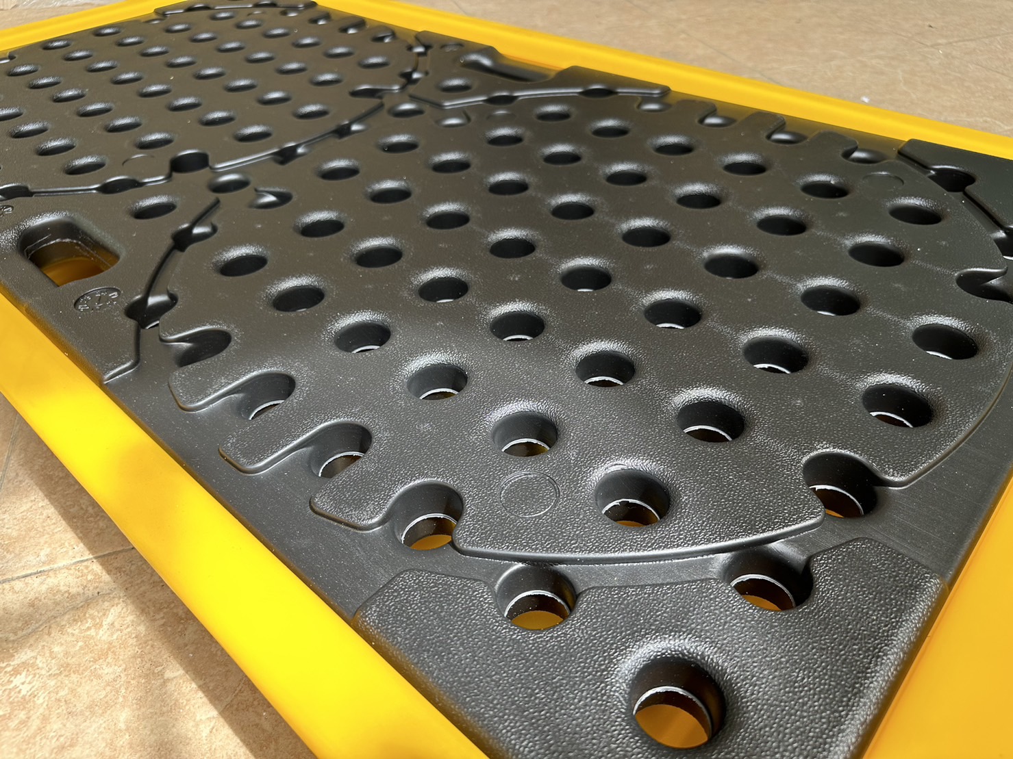 Spill Pallet พาเลทรองสารเคมี