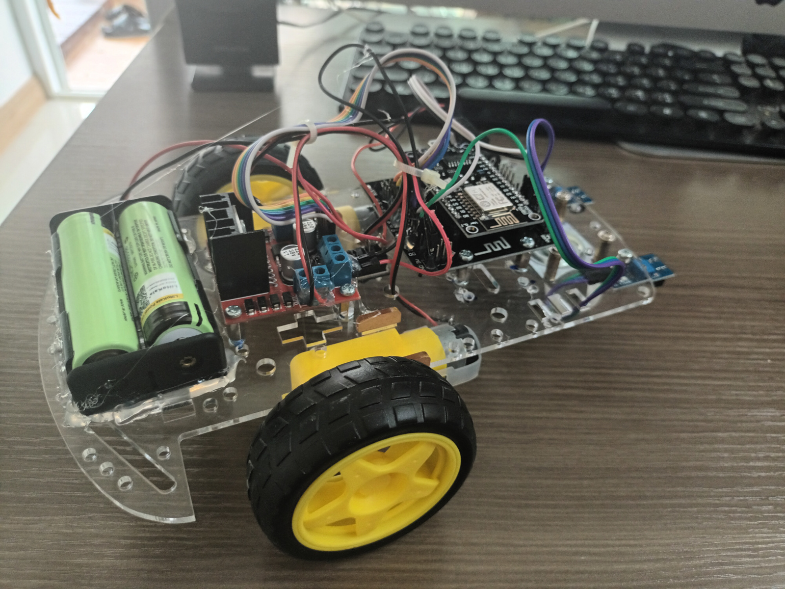ชุดคิท หุ่นยนต์เดินตามเส้น 2 เซ็นเซอร์ ESP8266 V3