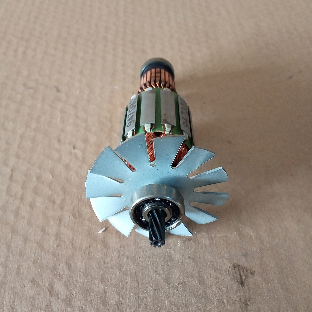 ทุ่น เลื่อยวงเดือน MAKITA รุ่น 5900B (ญี่ปุ่นแท้)