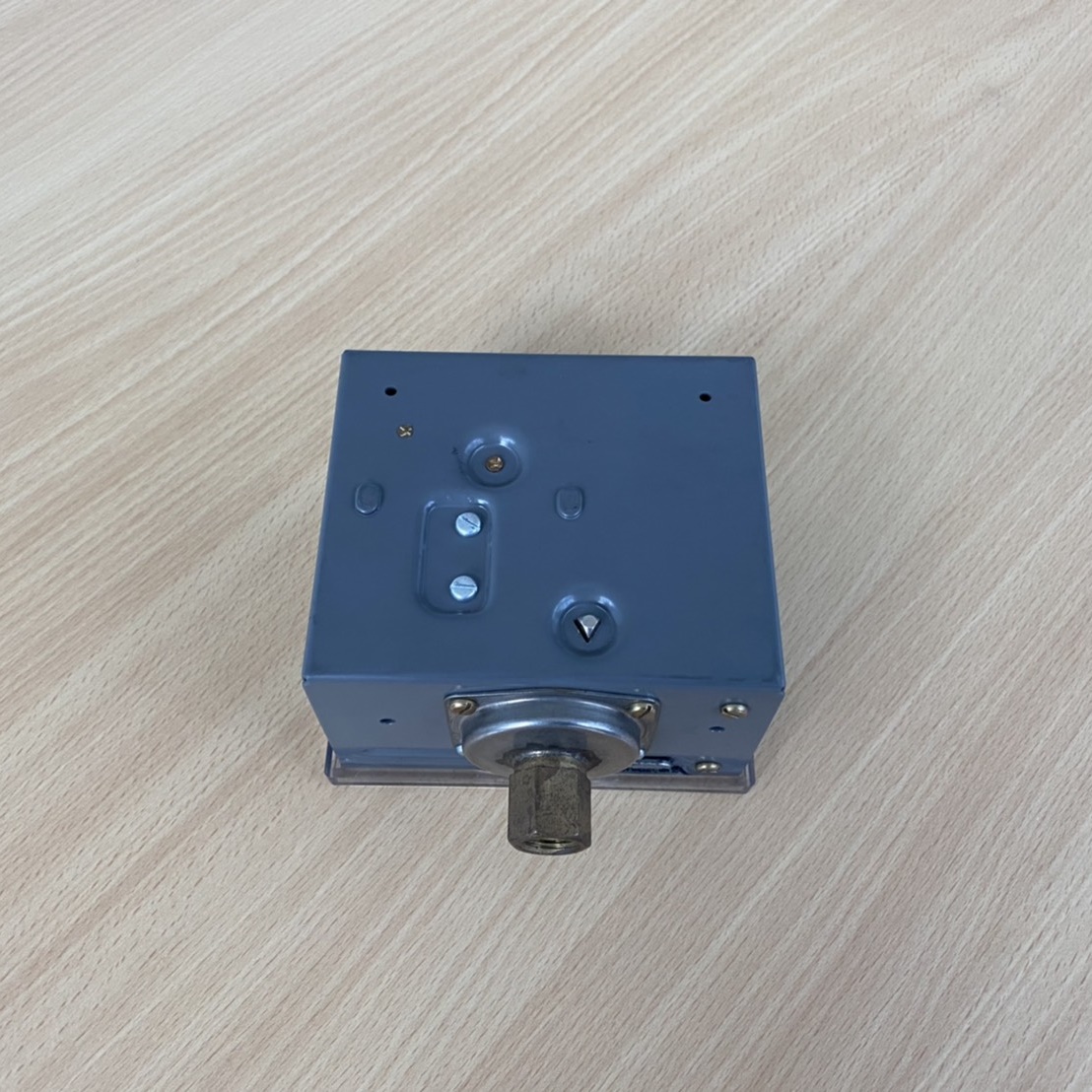 Pressure Controller ยี่ห้อ HONEYWELL รุ่น L404A 1370