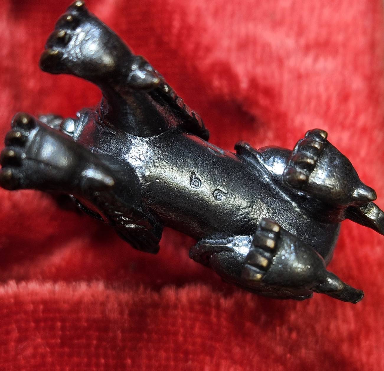 * "พญาสิงห์หลวง มหาอำนาจ วาสนา บารมี "ชุดกรรมการ" (1 ชุด มี 3 พญาสิงห์หลวง) วัดศรีมุงเมือง ต.ลวงเหนือ อ.ดอยสะเก็ด จ.เชียงใหม่ 11 มิถุนายน พ.ศ. 2557..! "ชุดกรรมการ" (1 ชุด มี 3 พญาสิงห์หลวง) ประกอบด้วย "เนื้อสัมฤทธิ์เขียว,เนื้