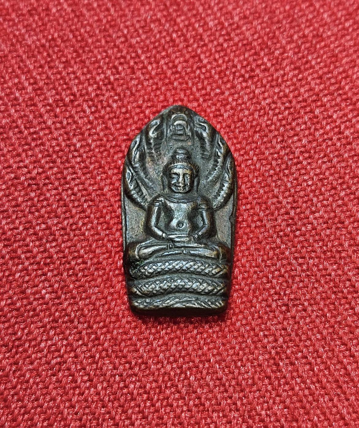 * "พระนาคปรกใบมะขาม "สิริจันโท" ปี พ.ศ. 2522..! นับเป็นพระนาคปรกใบมะขาม อีกรุ่นหนึ่ง ที่ค่อนข้าง ที่จะหายากมากๆ..!! นับเป็น อิทธิมงคลวัตถุ ที่น่าอาราธนา พกพาบูชาติดตัว-ขึ้นคอ เพื่อความเป็นสิริมงคล และเสริมส่งบารมี ยิ่งนัก..!" *