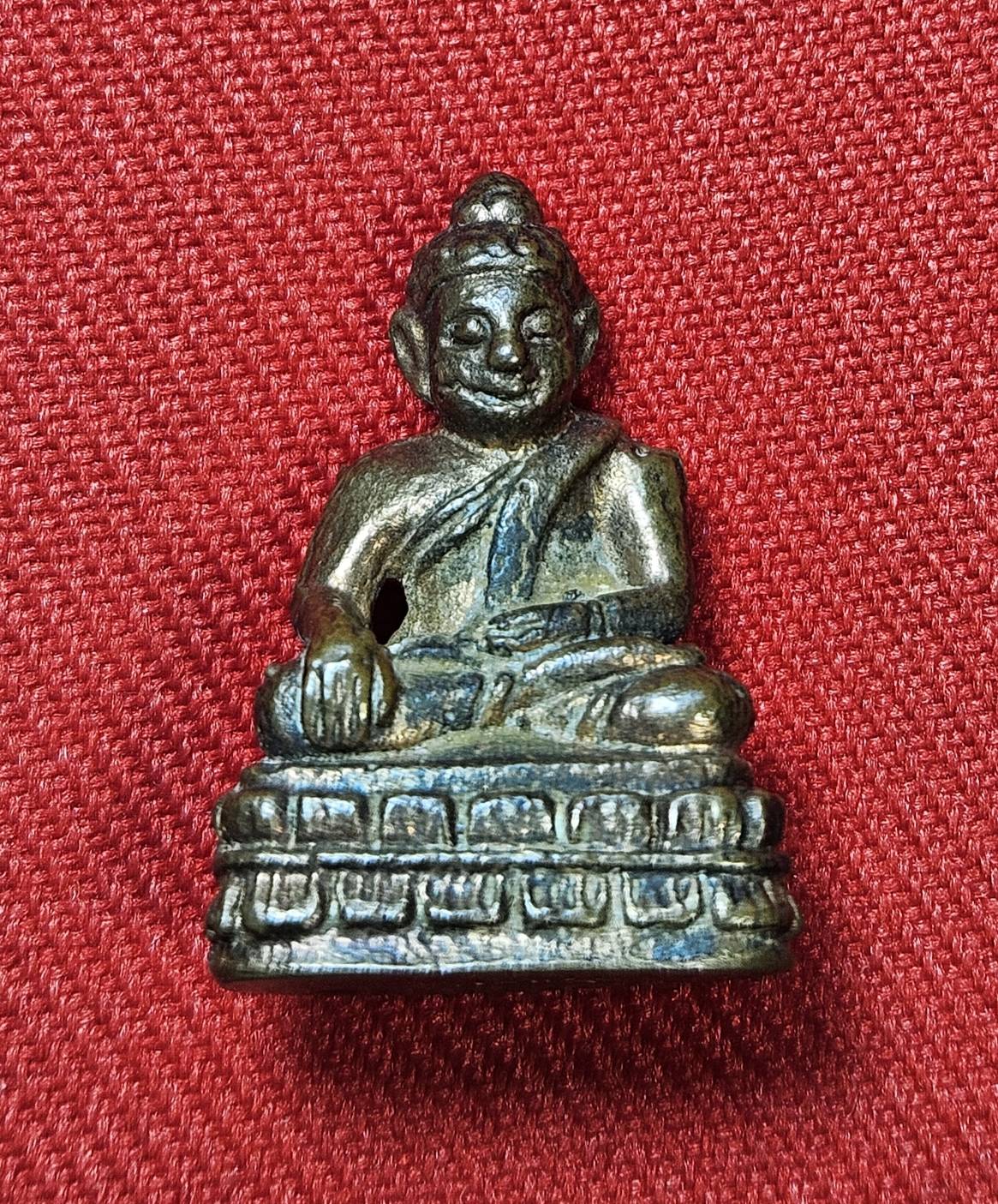 * "พระชัยวัฒน์ "เจริญทรัพย์" หลวงพ่อเจริญ มุนิจารี วัดจันเสน ต.จันเสน อ.ตาคลี จ.นครสวรรค์ ปี พ.ศ. 2553..! "เนื้อนวโลหะ" (ตอกโค๊ต "จันเสน" ที่ใต้ฐาน ขององค์พระ กำกับ)..."สภาพสวยสมบูรณ์ดั้งเดิม...สวยมากๆ...สวยเดิมๆ...