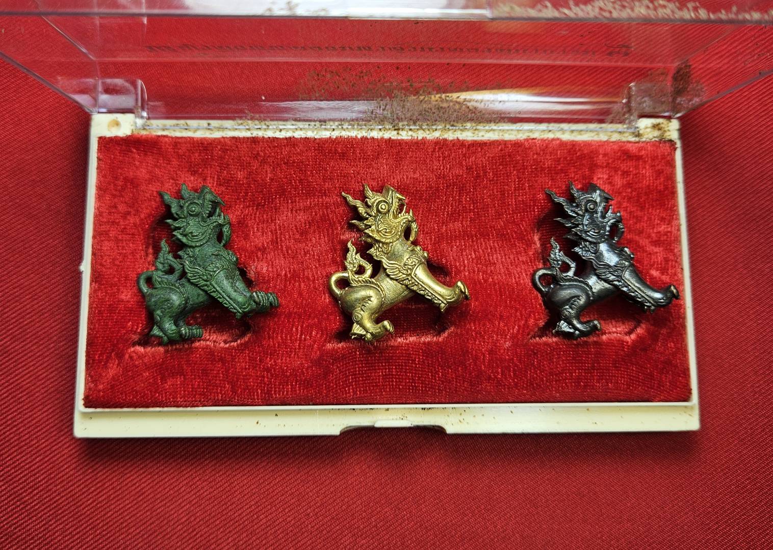 * "พญาสิงห์หลวง มหาอำนาจ วาสนา บารมี "ชุดกรรมการ" (1 ชุด มี 3 พญาสิงห์หลวง) วัดศรีมุงเมือง ต.ลวงเหนือ อ.ดอยสะเก็ด จ.เชียงใหม่ 11 มิถุนายน พ.ศ. 2557..! "ชุดกรรมการ" (1 ชุด มี 3 พญาสิงห์หลวง) ประกอบด้วย "เนื้อสัมฤทธิ์เขียว,เนื้