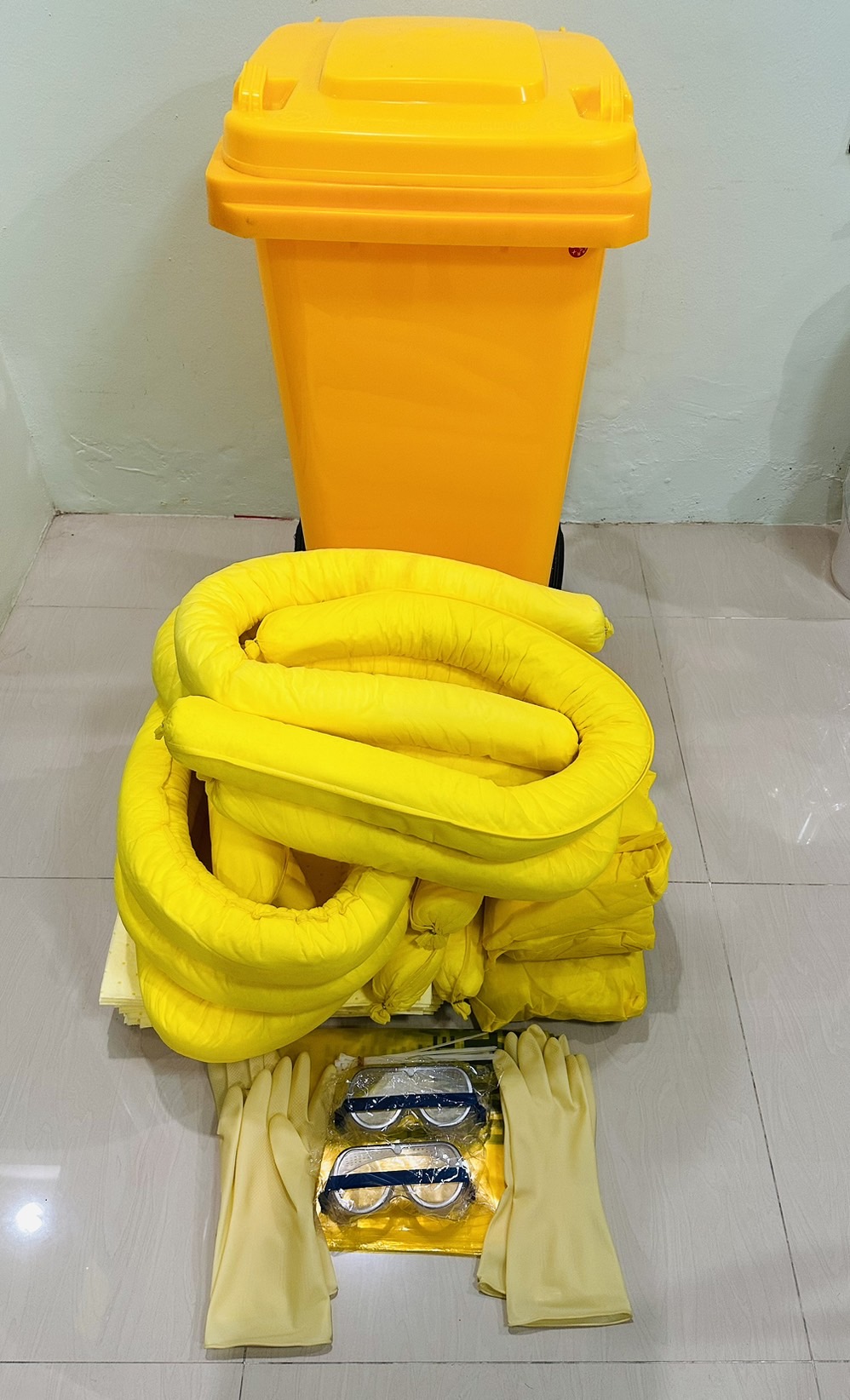 วัสดุดูดซับน้ำมันและสารเคมีแบบถังประจำจุด Spill Kit Absorbent