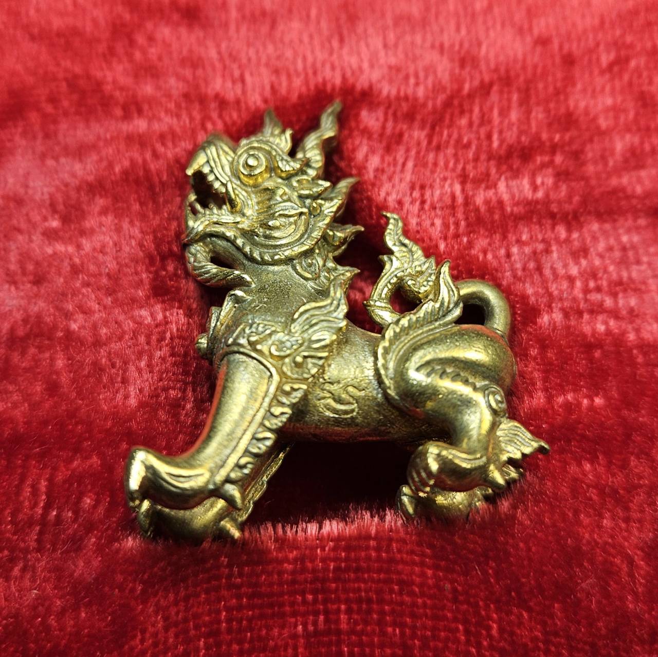 * "พญาสิงห์หลวง มหาอำนาจ วาสนา บารมี "ชุดกรรมการ" (1 ชุด มี 3 พญาสิงห์หลวง) วัดศรีมุงเมือง ต.ลวงเหนือ อ.ดอยสะเก็ด จ.เชียงใหม่ 11 มิถุนายน พ.ศ. 2557..! "ชุดกรรมการ" (1 ชุด มี 3 พญาสิงห์หลวง) ประกอบด้วย "เนื้อสัมฤทธิ์เขียว,เนื้