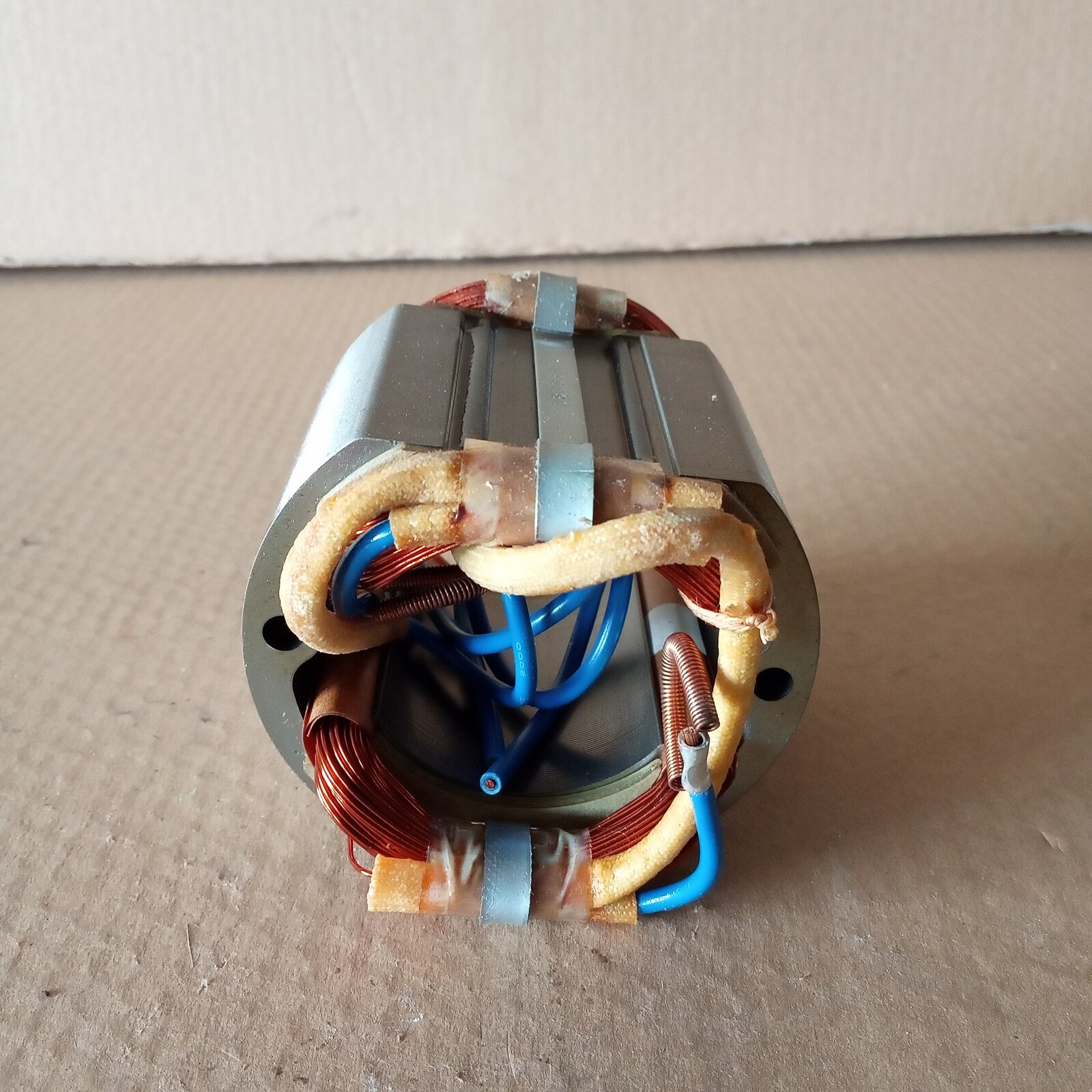 ฟิลคอยล์ สกัดคอนกรีต MAKITA รุ่น HM1301