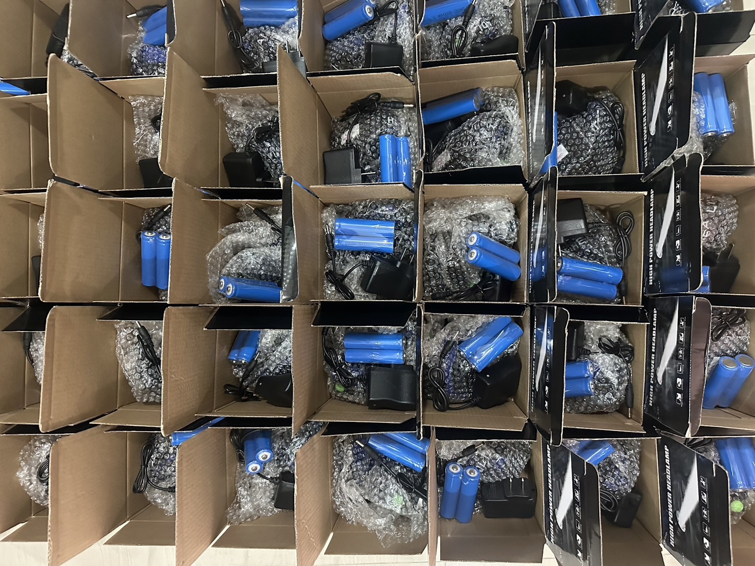 ไฟฉายคาดศรีษะ LED แสงสีขาว ซูมได้ ชาร์จไฟได้ในตัว