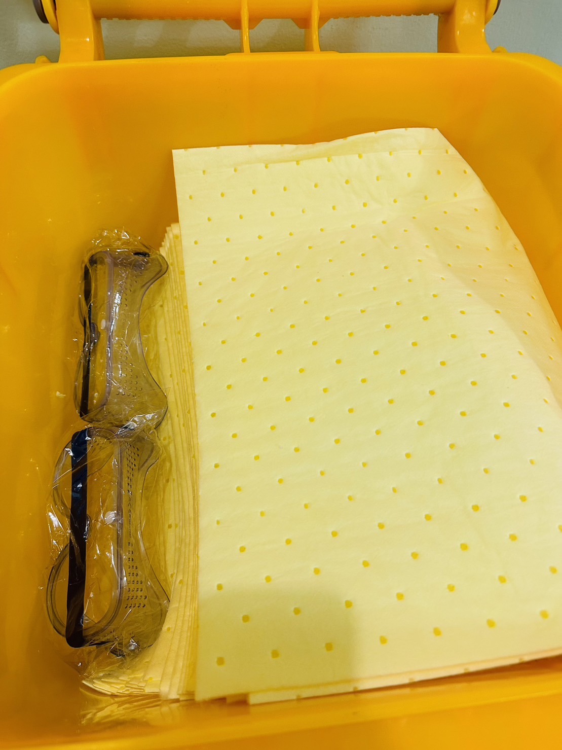 วัสดุดูดซับน้ำมันและสารเคมีแบบถังประจำจุด Spill Kit Absorbent