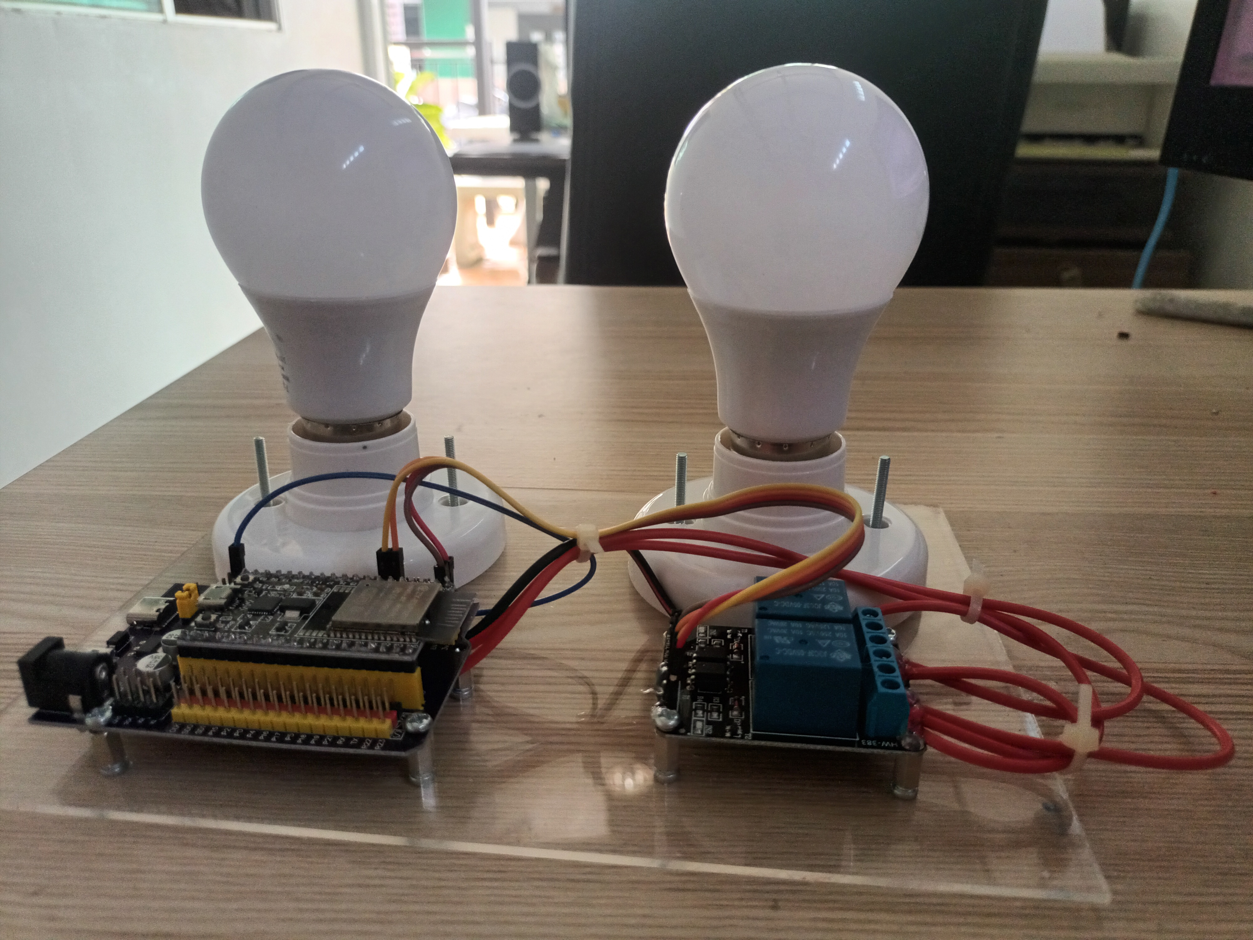 ชุดประกอบสำเร็จ IOT เปิด-ปิดไฟ ด้วยมือถือ ผ่าน ESP32 + Bluetooth