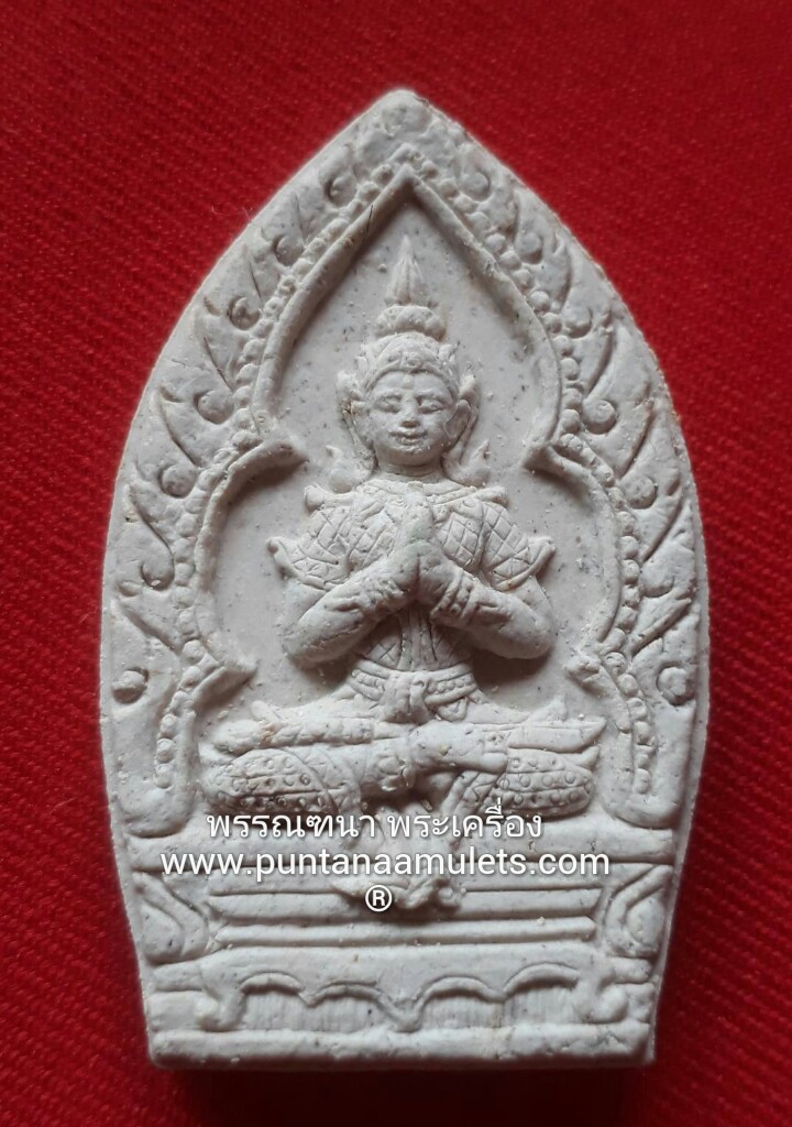 พระขุนแผนร่ายเวทย์ หลวงปู่จอม วัดบ้านดอนดู่ จ.อำนาจเจริญ..."เนื้อมหาว่านเกสร ผสมผงพุทธมงคล สีขาว / กรรมการ" "องค์ที่ 4."