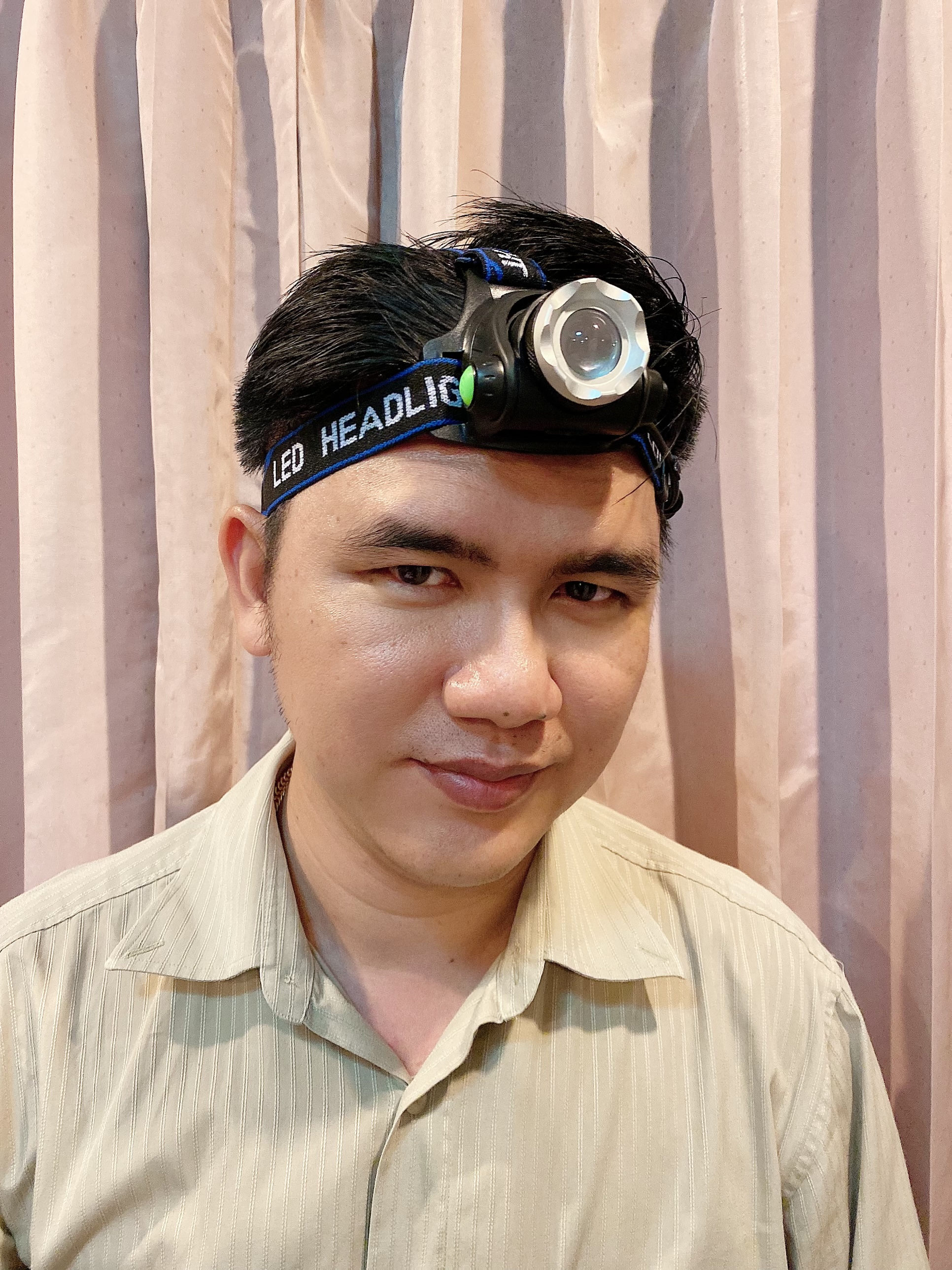 ไฟฉายคาดศรีษะ LED แสงสีขาว ซูมได้ ชาร์จไฟได้ในตัว