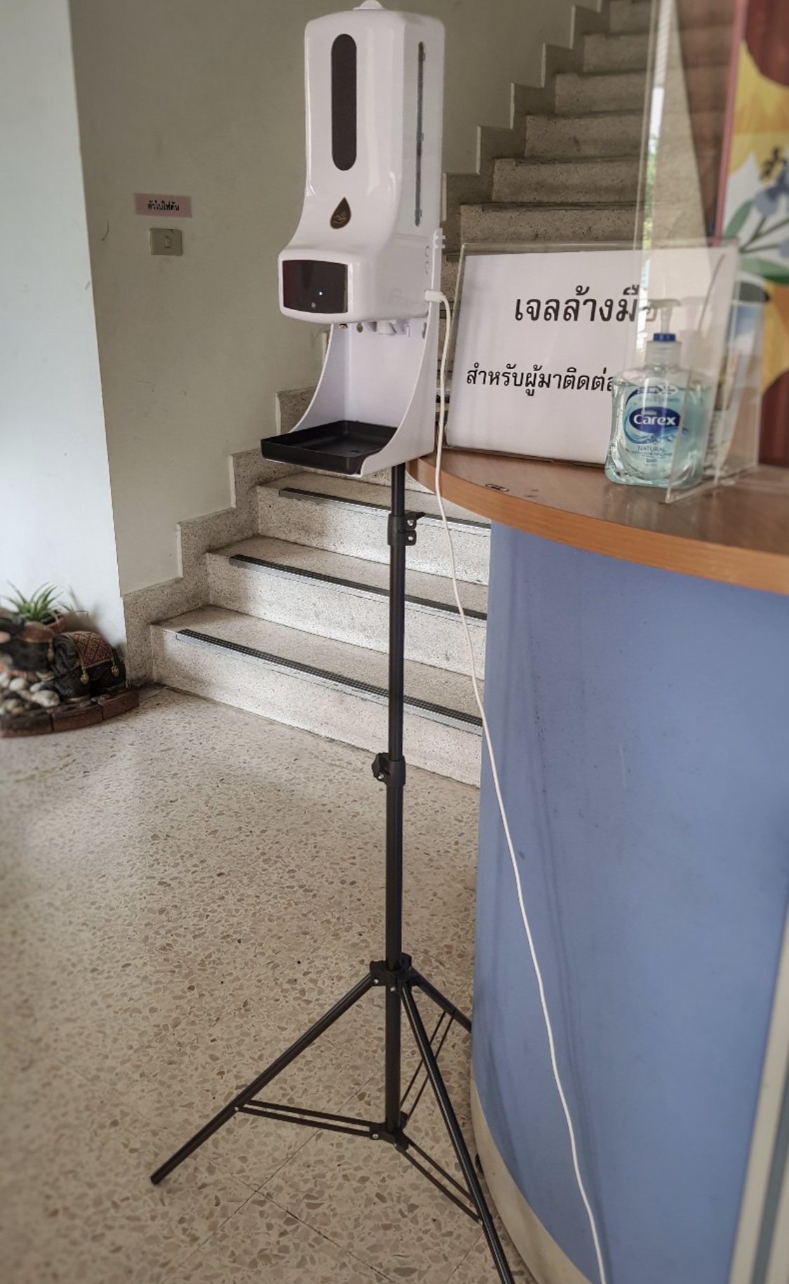 เครื่องวัดอุณหภูมิอัตโนมัติ พร้อมที่จ่ายแอลกอฮอล์ชนิดน้ำ