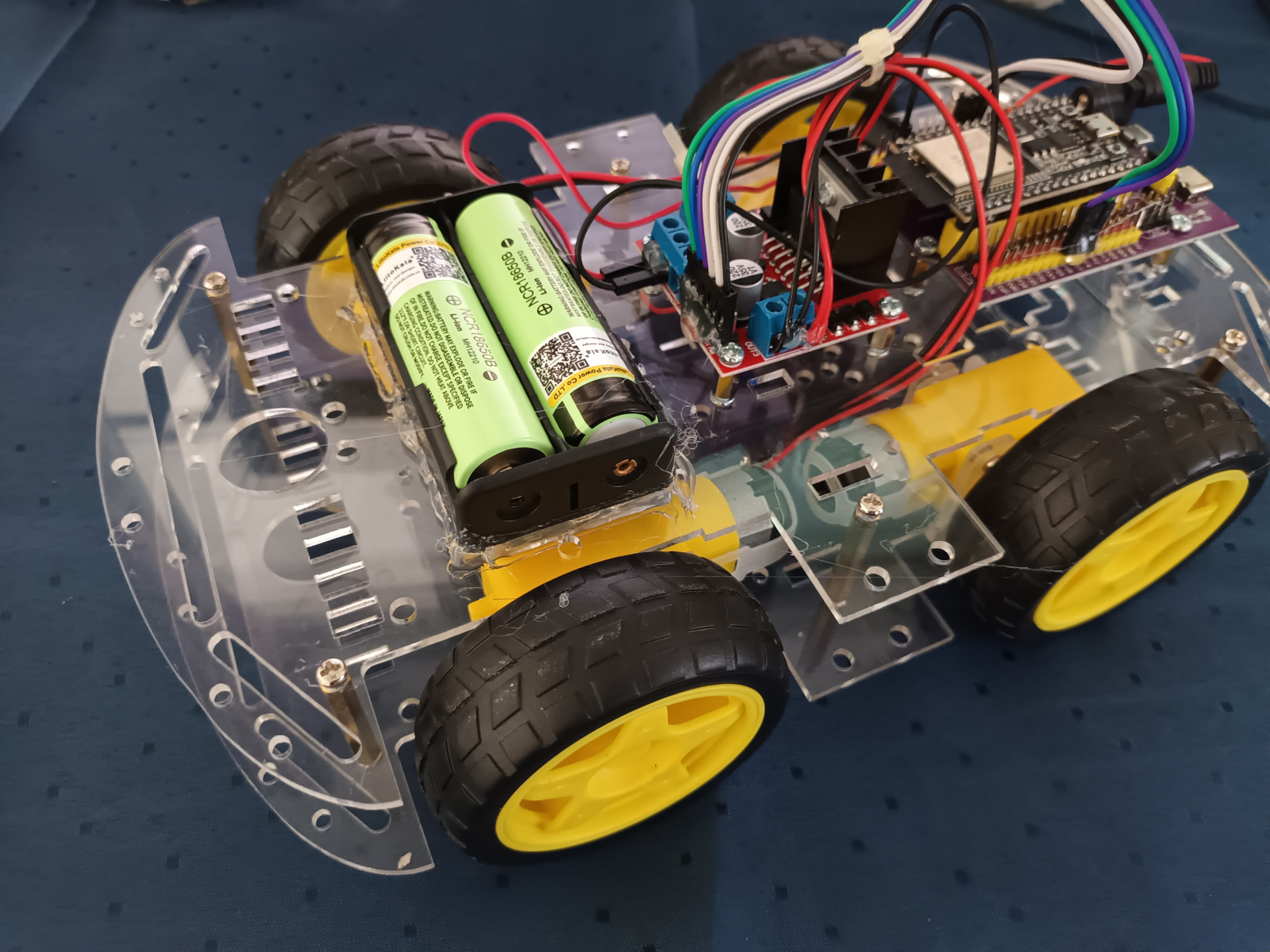 ชุดคิท หุ่นยนต์ ESP32 3in1 บังคับผ่าน Bluetooth / WIFI / อินเตอร์เน็ต