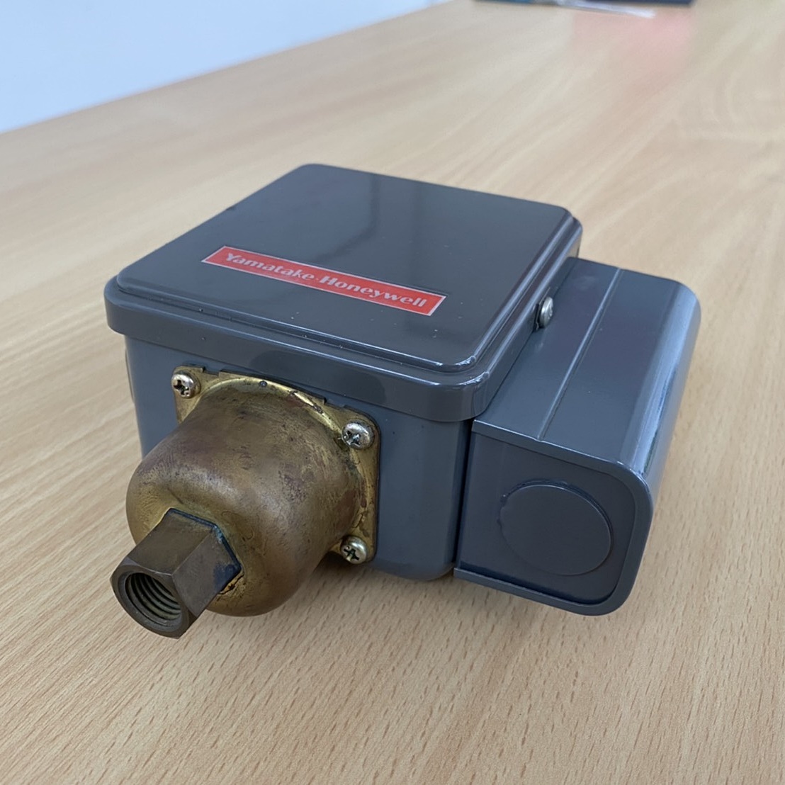 Pressure Controller – YAMATAKE HONEYWELL รุ่น L91B 1316