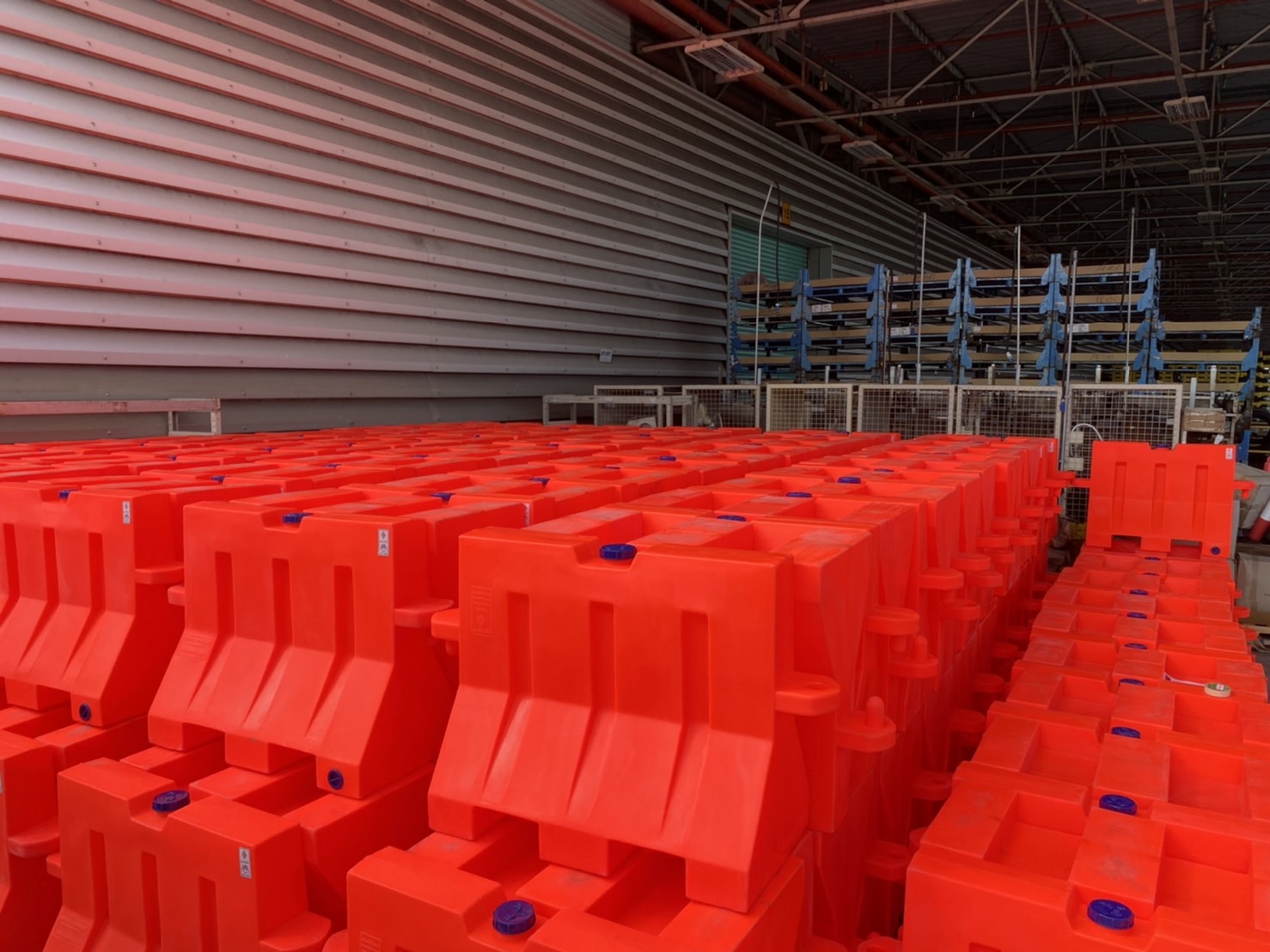 แผงกั้นจราจรพลาสติก Plastic Road Barrier