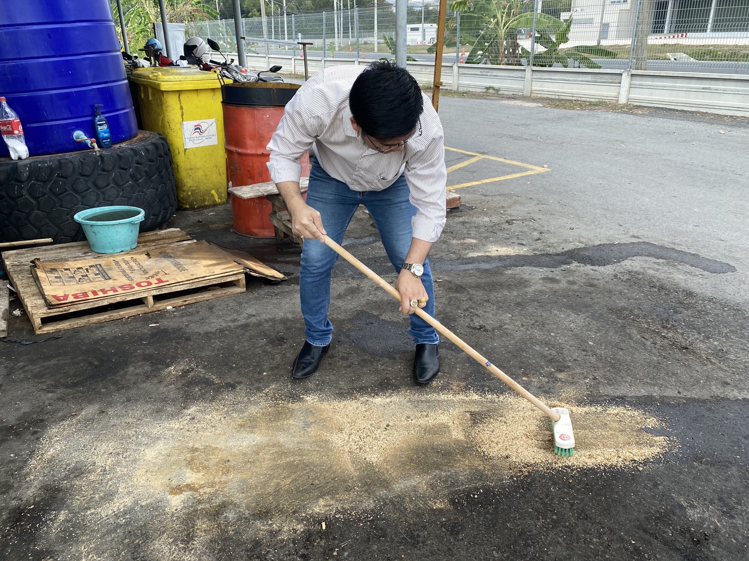 ผงดูดซับน้ำมันและสารเคมี แบบถุง 20 กก.