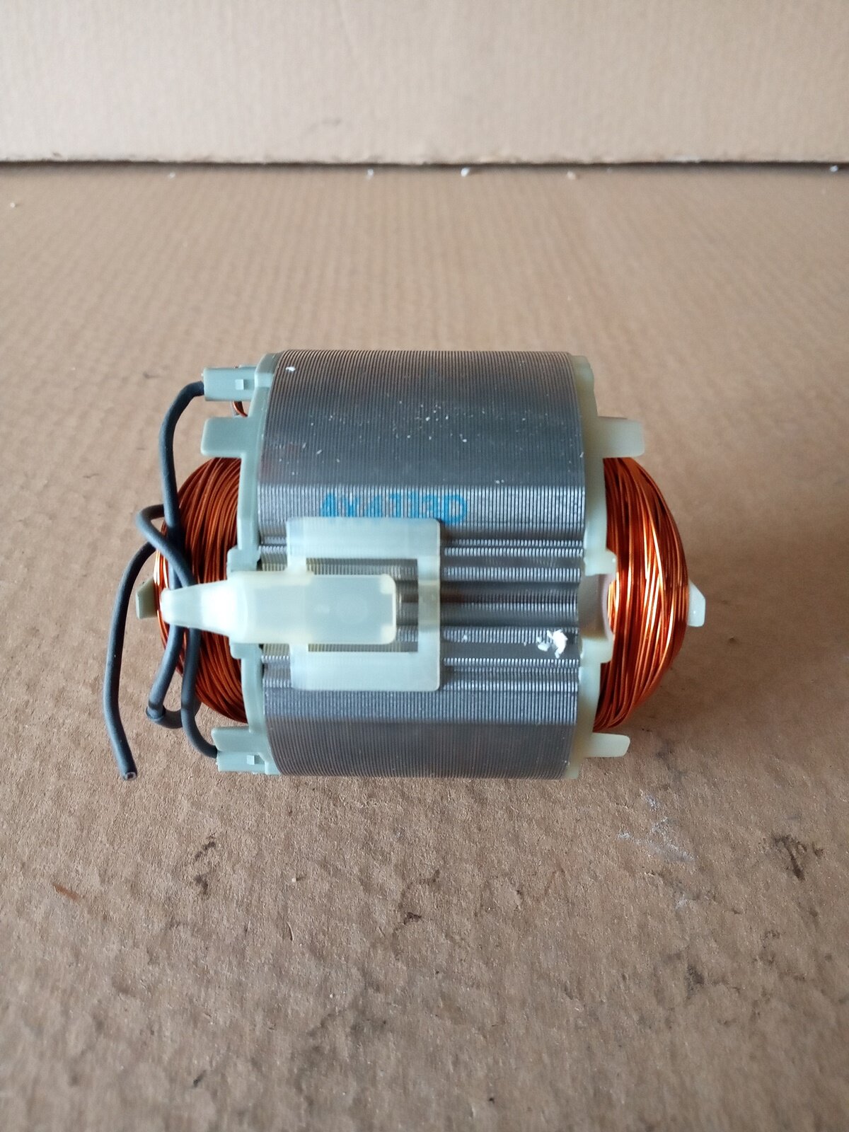 ฟิลคอยล์ เครื่องขัดสี MAKITA รุ่น 9218PBL