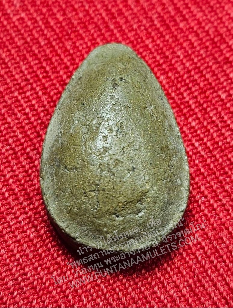 * "พระผงพิมพ์หยดน้ำ หรือ พิมพ์กลีบบัว หลวงปู่สี ฉันทสิริ วัดเขาถ้ำบุญนาค อ.ตาคลี จ.นครสวรรค์ ปี พ.ศ. 2517..! "เนื้อผงแก่ชานหมาก" (หายากมาก)