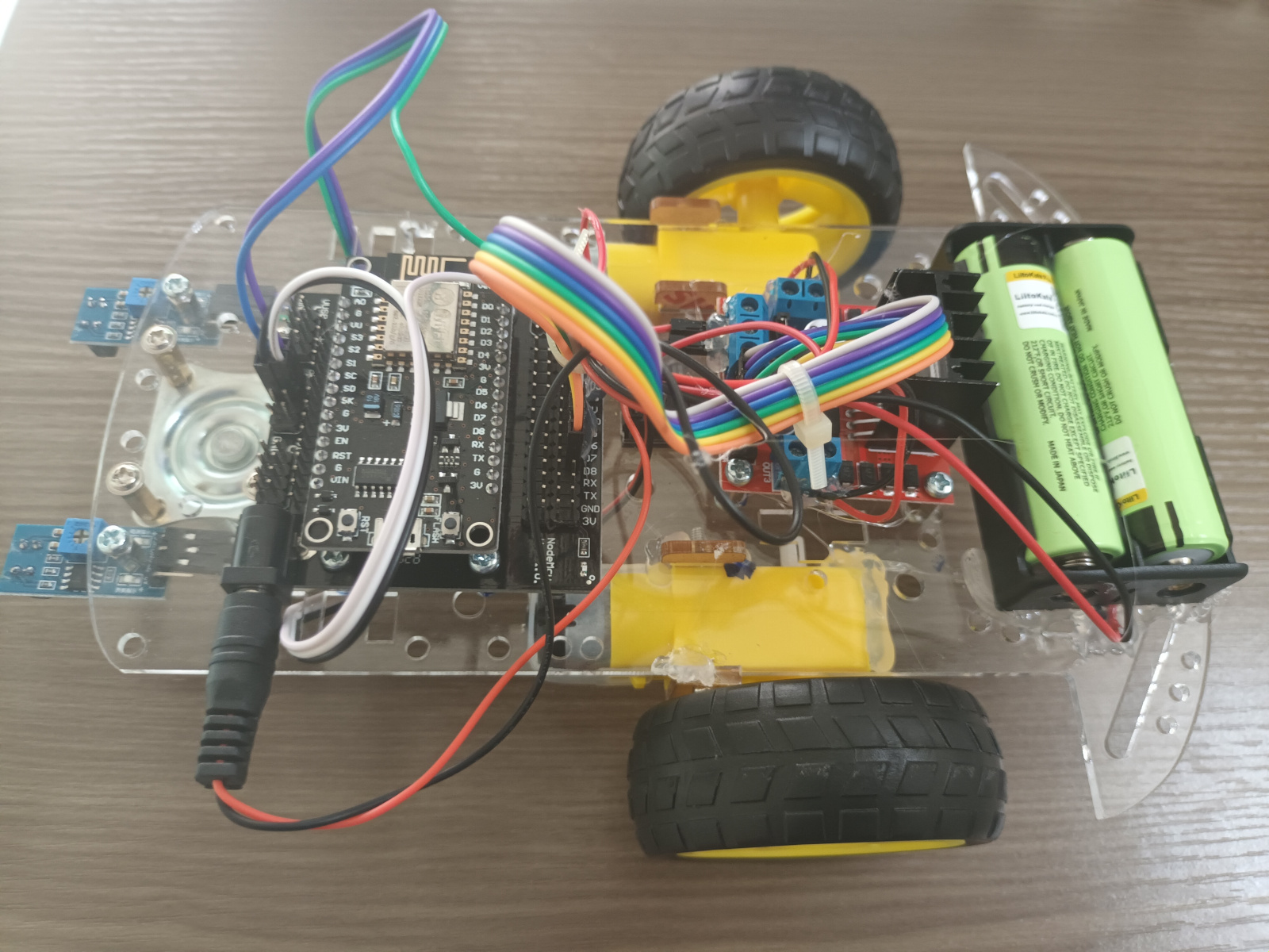 ชุดคิท หุ่นยนต์เดินตามเส้น 2 เซ็นเซอร์ ESP8266 V3