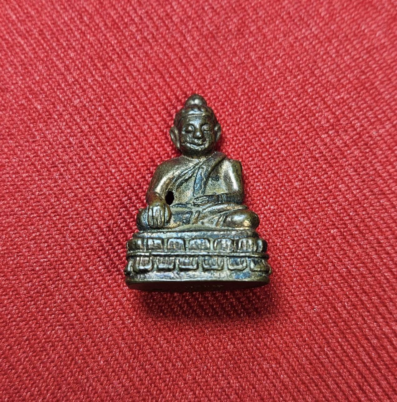 * "พระชัยวัฒน์ "เจริญทรัพย์" หลวงพ่อเจริญ มุนิจารี วัดจันเสน ต.จันเสน อ.ตาคลี จ.นครสวรรค์ ปี พ.ศ. 2553..! "เนื้อนวโลหะ" (ตอกโค๊ต "จันเสน" ที่ใต้ฐาน ขององค์พระ กำกับ)..."สภาพสวยสมบูรณ์ดั้งเดิม...สวยมากๆ...สวยเดิมๆ...