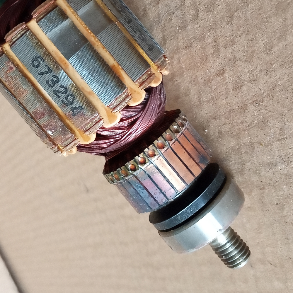 ทุ่น เครื่องขัดกระดาษทรายแบบสายพาน (รถถัง) Makita รุ่น 9924DB (ญี่ปุ่นแท้)